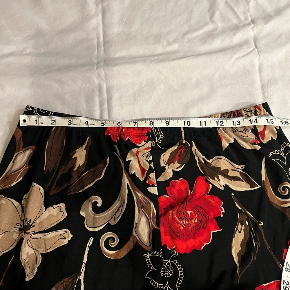 Chico’s Travelers Floral Wide Leg Cropped Pants - Wrinkle Resistant- Size 3 - Picture 4 of 8